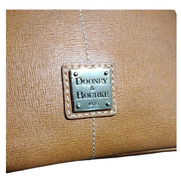 Dooney & Bourke Elegant Tan Leather Shoulder Bag with Adjustable Strap - Picture 11 of 11